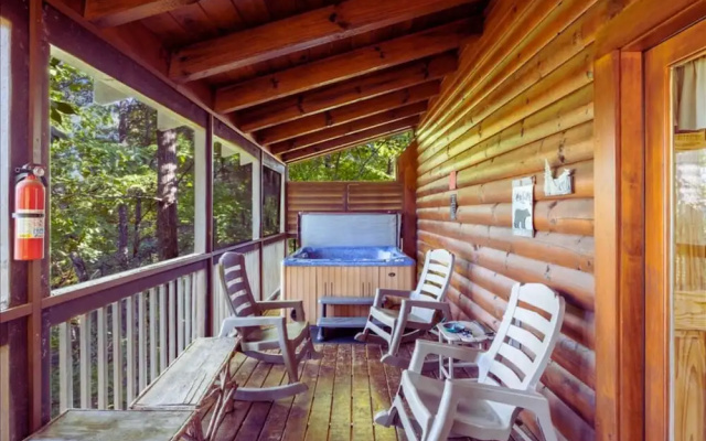 Backwoods Secluded Cabin Escape for 8 Guests