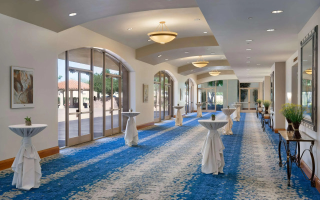 Embassy Suites by Hilton Scottsdale Resort