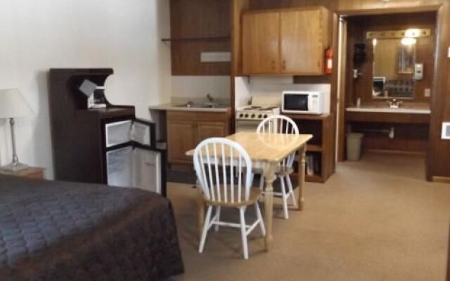Lazy B Motel