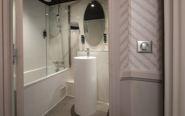 Hotel Longchamp Elysees