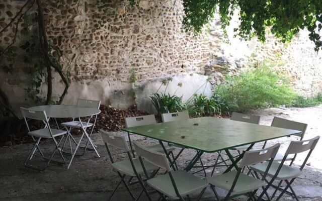 Serene Holiday Home in Domazan With Private Swimming Pool