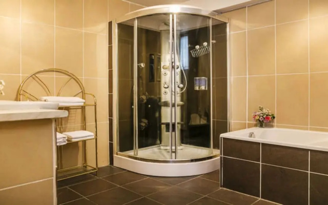 Large Charming Duplex Brussels Historical Center