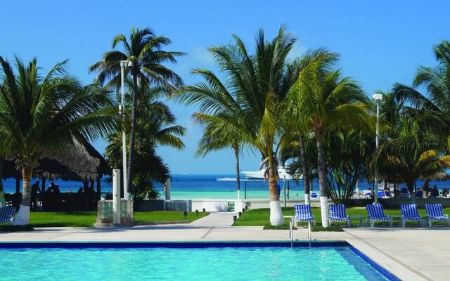Oceanfront Condo at Voted Best Cancun Sandy Beach