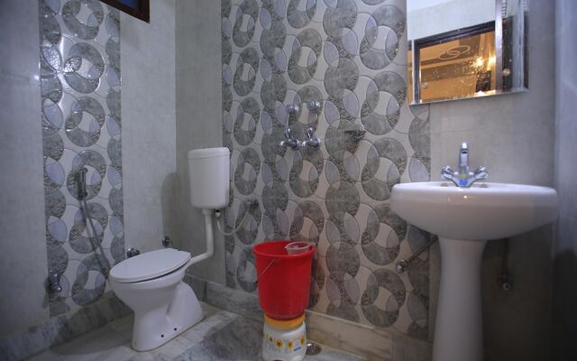 OYO 12842 Hotel Sumit Lodge