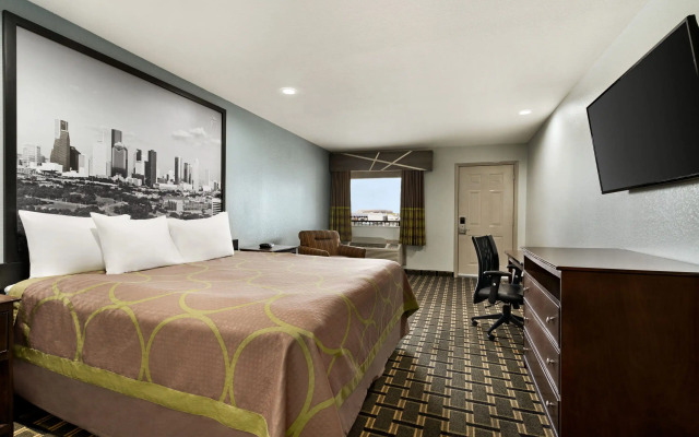 Super 8 By Wyndham Houston/Dtwn/I-610