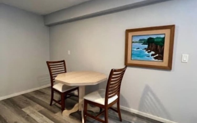 Holiday Motel & RV Resort