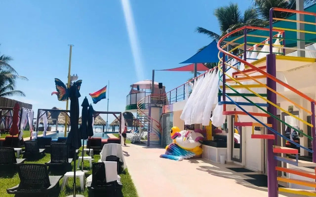 Club de Playa Dioses y Reinas