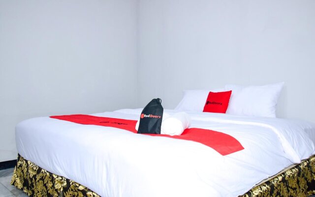 RedDoorz Plus near Mall Kelapa Gading