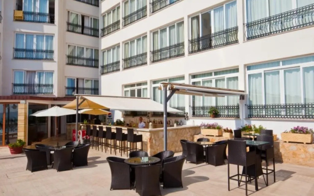 Ada Beach Hotel