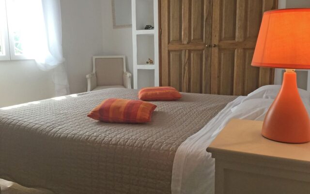 Inviting Villa in Saumane-de-vaucluse With Swimming Pool