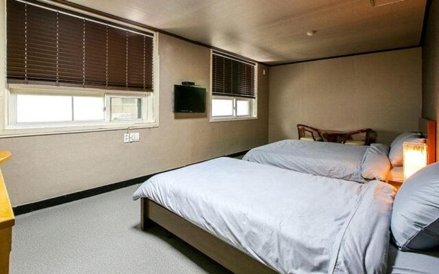 Seven Motel