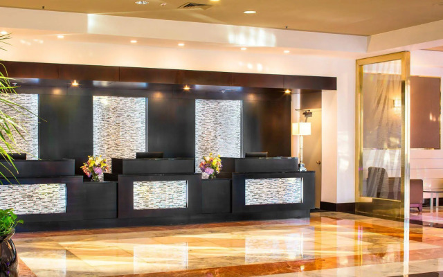 DoubleTree by Hilton New York LaGuardia Airport