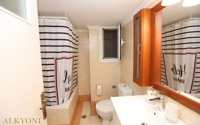 MELMA PROPERTIES- ALKYONI apartment by the sea in Piraeus