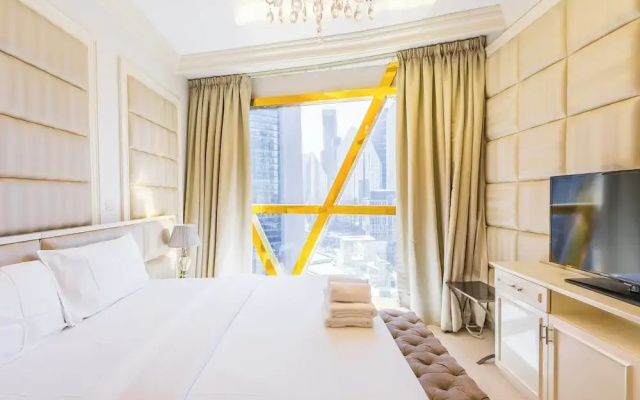 Luxury Spacious Condo in the Iconic Park Towers
