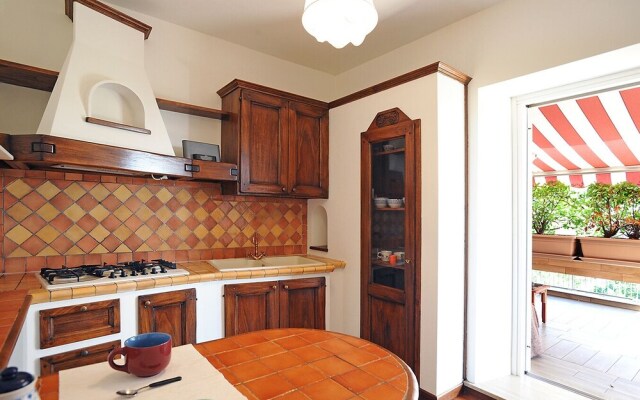 Una Terrazza Fiorita Con Vista Panoramica