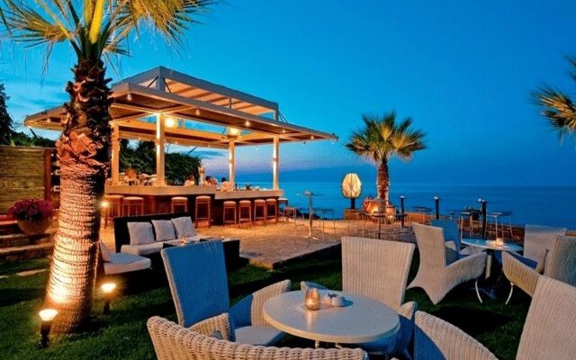 Cavo Seaside Suites