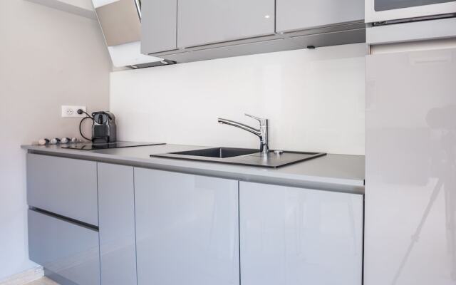 Modern A-C Studio by Weekome