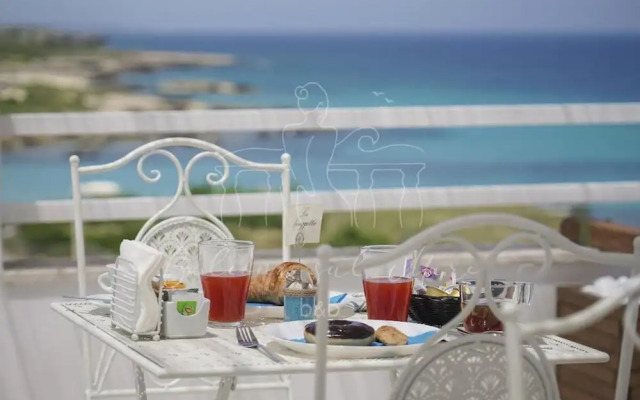 Room in B&B - B&B Balconi Sul Mare Suite With Hydromassage "faro Bianco"