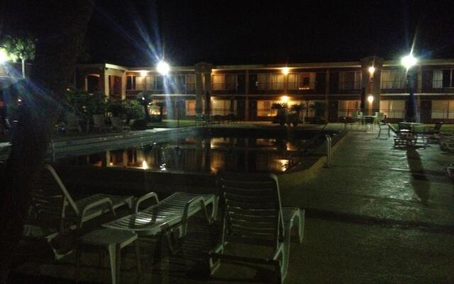 Monroes On The Lake Hotel & Banquet Hall