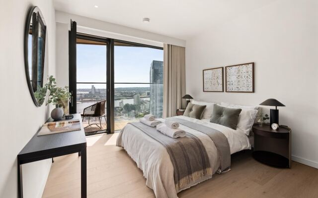 Stunning two Bedroom Docklands Apartment With Balcony