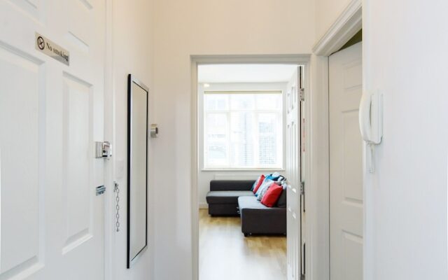 2 84a Albany Road