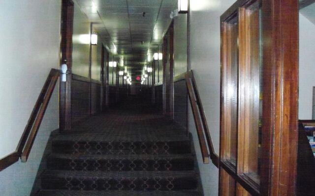 Budget Inn & Suites