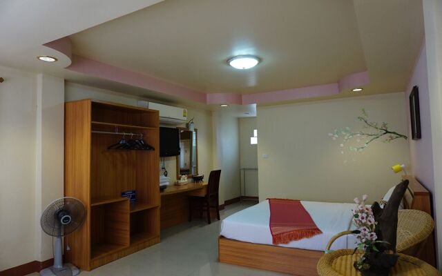 Kumkaew Tawon Palace Hotel