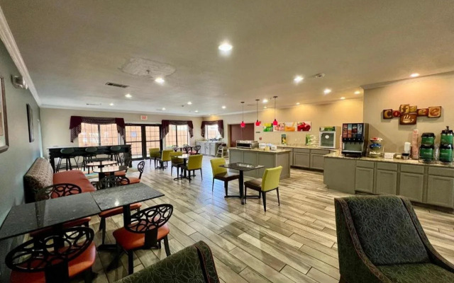 Quality Inn & Suites, Near University