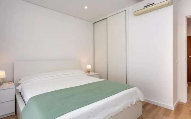 Bright & Charming 1BDR Apartment W/ Pool by LovelyStay