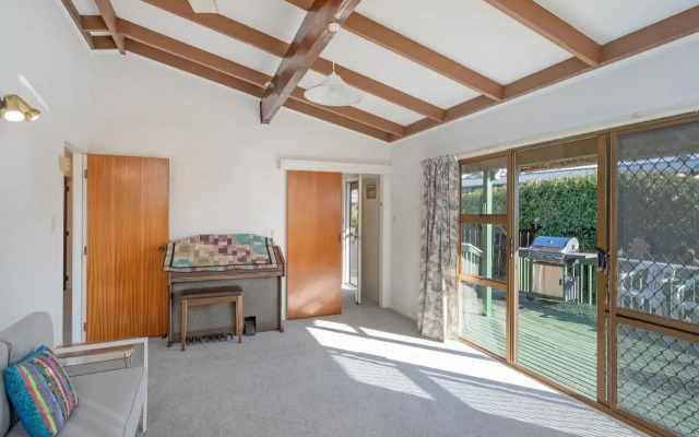 The Jandal House - Whitianga Holiday Home
