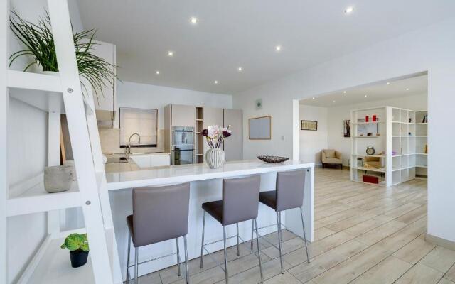 Stylish 3 Bedroom Holiday Apartment in St Julians