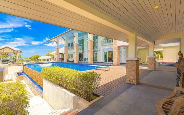 Luxury Mansion 6 BR on Golf Course JB