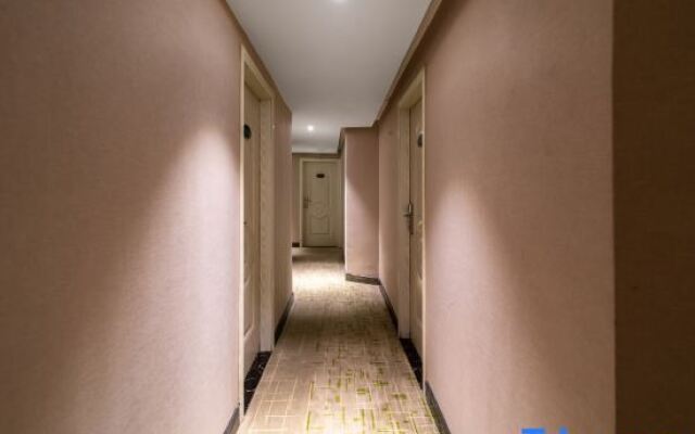 Pebble Motel (Shanghai Fuxing Middle Road)