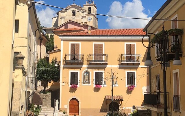 Stunning 3-bed House in Gallinaro, Aircon and Pool