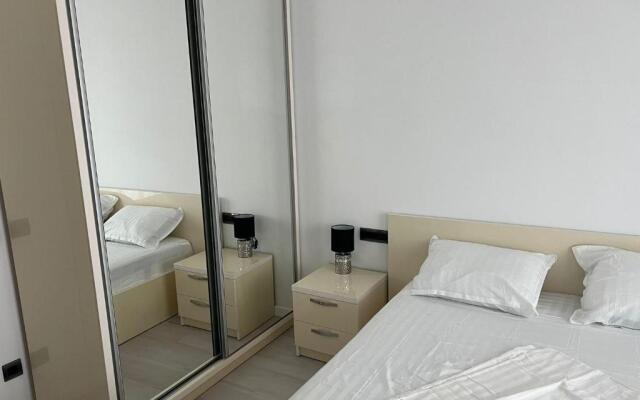 SEA ON Sunrise Apartment