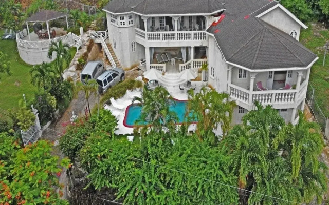 Sea Symphony Barbados - 6 B R Beachfront Villa w Staff