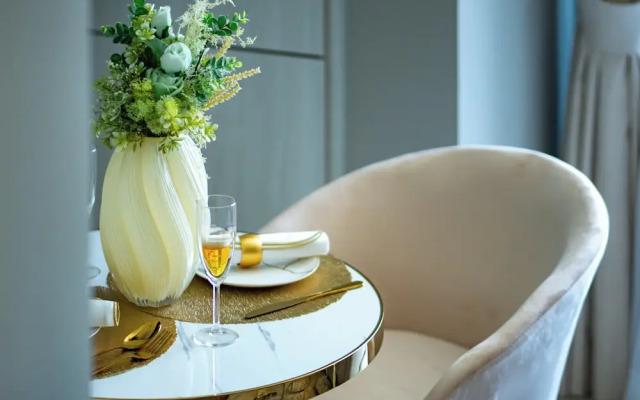 KeyRock Living - Lakeview Luxury