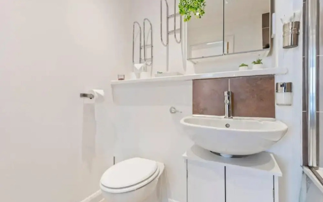 Desert Oasis 2 Bed 2 Bath Parking Netflix