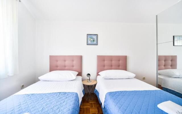 Apartments Martom