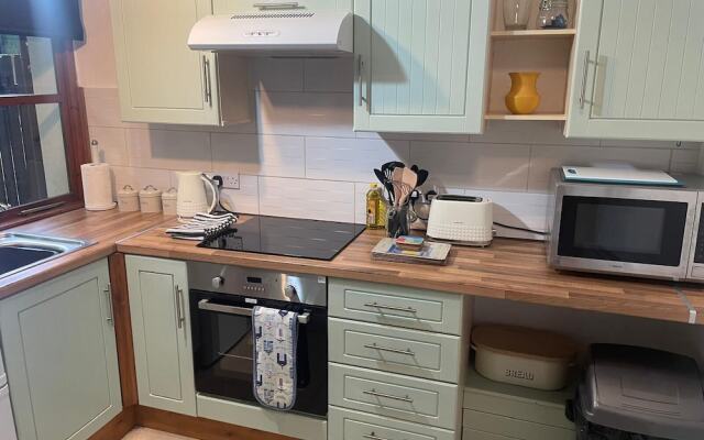 Rebels Retreat - 2-bed Chalet nr St Ives & Hayle