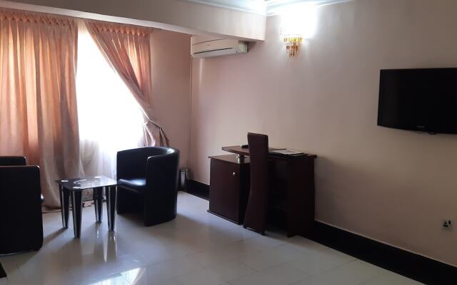 Top-Notch Suites and Apartments