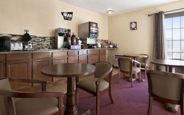 Travelodge Inn & Suites - Muscatine