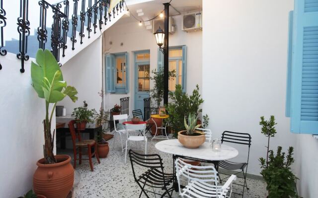 Live in Athens, Thiseio Historic House