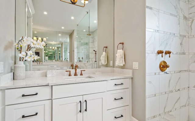 Dream Island 8 Bedroom Home