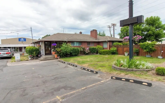 Golden Kent Motel