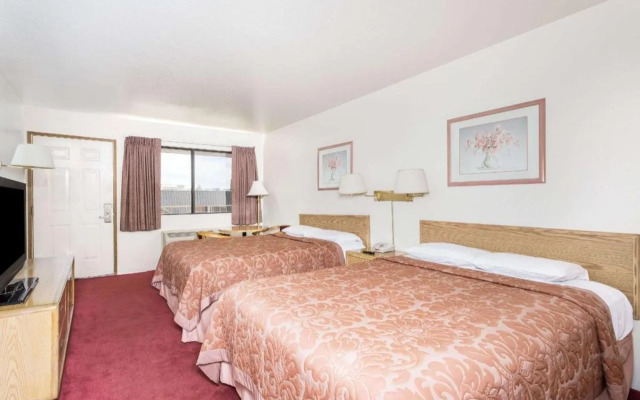 Super 8 By Wyndham Phoenix Metro North