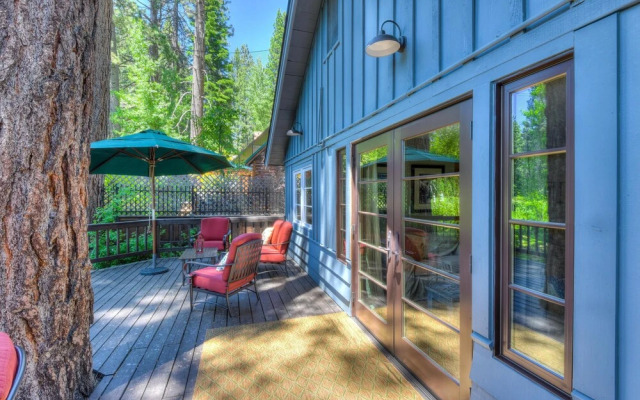 Foursome  2 Bedroom Cabin by RedAwning