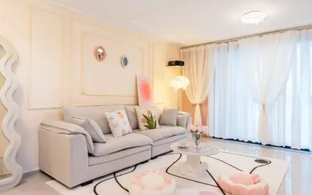Guangzhou Nuanju Film and Television Theme Apartment
