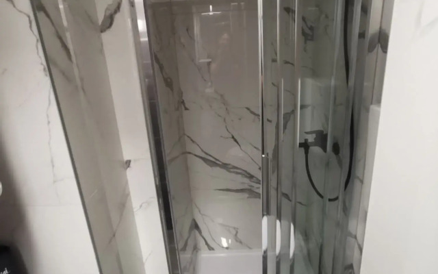 M & J Central Suites