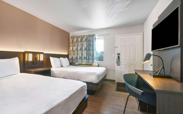 Motel 6 Kirkland, WA - North Kirkland